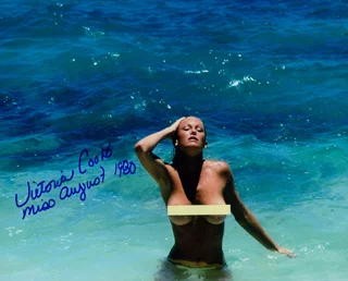 Victoria Cooke autograph