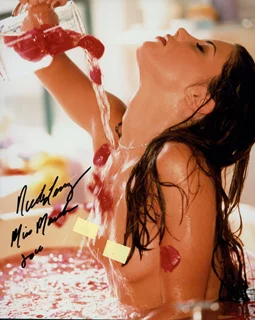 Nicole Marie Lenz autograph