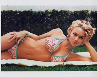 Kelly Carlson autograph