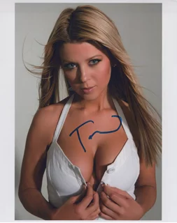 Tara Reid autograph