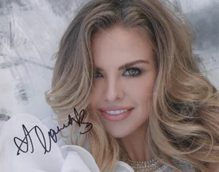 Hannah Brown autograph