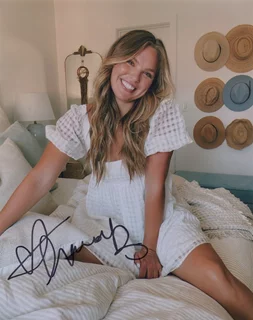 Hannah Brown autograph