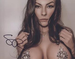 Sasha Skye autograph