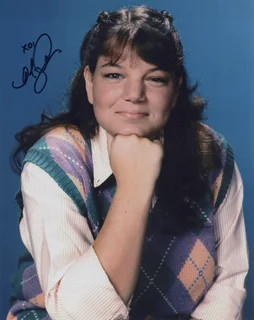 Mindy Cohn autograph