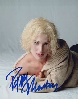 Poppy Montgomery autograph