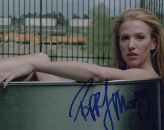 Poppy Montgomery autograph