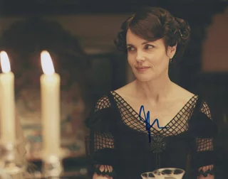 Elizabeth McGovern autograph