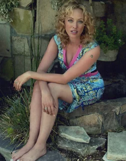 Virginia Madsen autograph