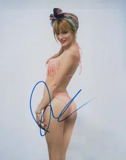 Bella Thorne autograph