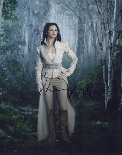 Ginnifer Goodwin autograph