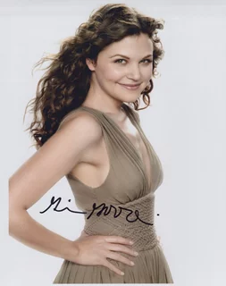 Ginnifer Goodwin autograph