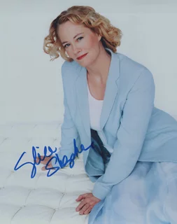 Cybill Shepherd autograph