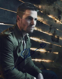 Stephen Amell autograph