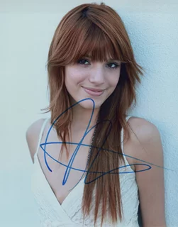 Bella Thorne autograph