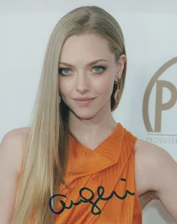 Amanda Seyfried autograph
