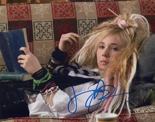 Juno Temple autograph