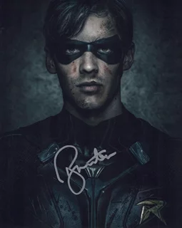 Brenton Thwaites autograph