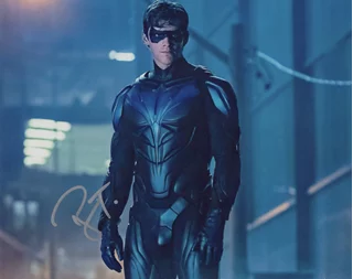 Brenton Thwaites autograph