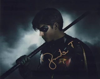 Brenton Thwaites autograph