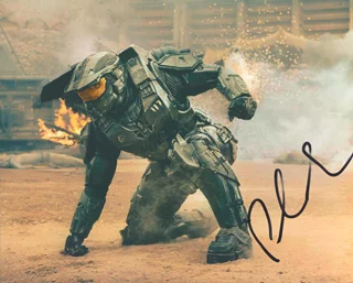 Pablo Schreiber autograph