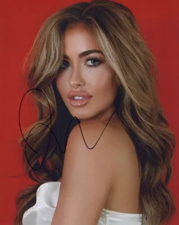 Madison Swenson autograph