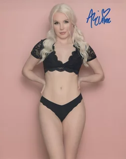 Ali Claire autograph