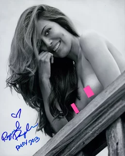 Raquel Pomplun autograph