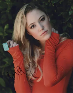 Maika Monroe autograph