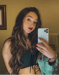 McKenzi Brooke autograph