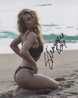 Shayna Holt autograph