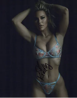 Kindly Myers autograph