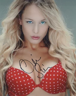 Olivia Squires autograph