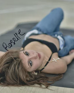 Roselie Arritola autograph