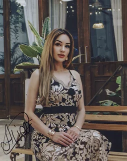 Alice Greani autograph