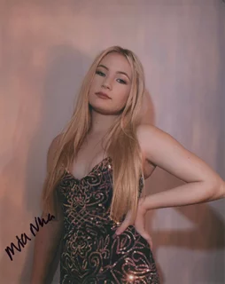 Mia Nina autograph