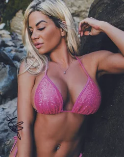 Ashelena Ragg autograph