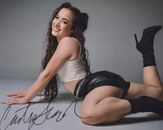 Courtney Sanderson autograph