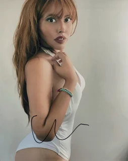 Claudia Alvarado autograph