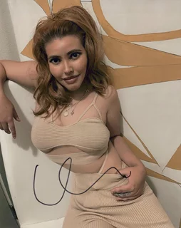 Claudia Alvarado autograph