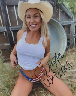 Dakota Waters autograph
