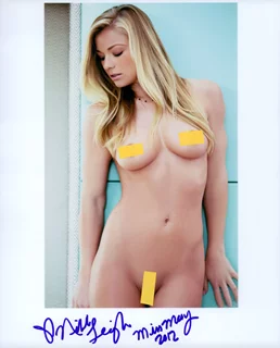 Nikki Leigh autograph