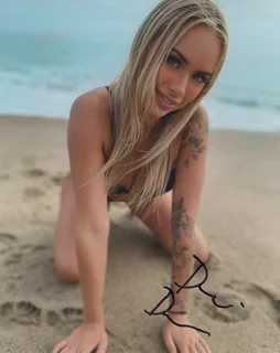Demi Dior autograph