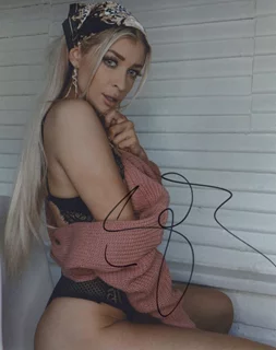 Julia George autograph