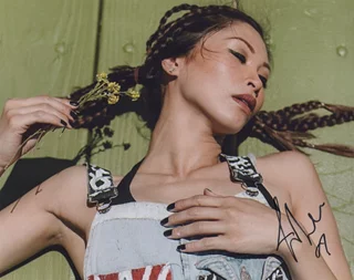 Jessica Lee autograph