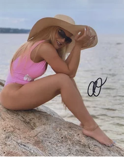 Athena Vas autograph