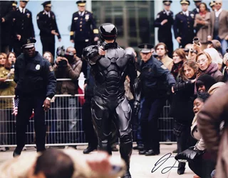 Joel  Kinnaman autograph