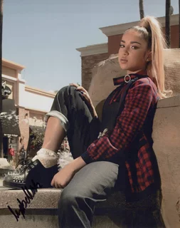 Izabellah Rae Diez autograph