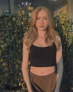 Abigail Zoe Lewis autograph