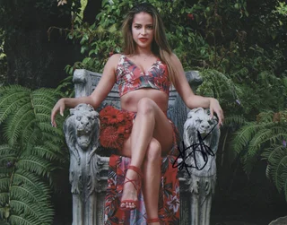 Kristina Urribarres autograph