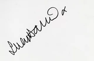 Lucy Davis autograph